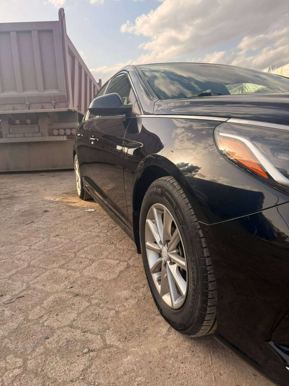 السلام عليكم سوناتا   نظيفه كلش
فول مواصفات عدا البصمه 
وارد امريكي حادثها مرفق بالصور مع السونار 
موديل 2019
رقمها دهوك 
محركها 2400
تبريدها ثلج محرك كير خير من الله 
اللون اسود 
السعر 127وبيها مجال 
استاذ لؤي ***********
مكانها جميله 
مع احترامي وتقديري لكم جميعاً🌷
