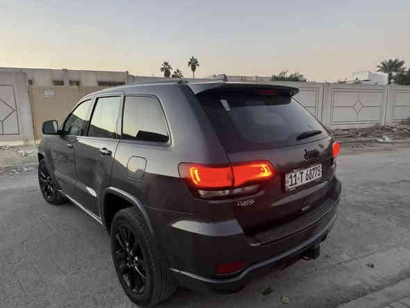 جيب كراند شيروكي 2017
بلاك توب🖤 
حادثة جداً خفيف شبر صبغ البنيد ونص لجاملغ لايسر 
رقم بغداد دولي ابئسمي تحويل مباشر 
ماشية 130Km
مواصفات 
شاشة كامرة حساس خلفي
رادار خلفي 
اطفاء ذاتي عند لزدحام 
تشغيل عن بعد 
جنطة كهرباء
كشنات حضن جلد كنتارة 
كشنات كهرباء 
هوك خلفي كهرباء 
شفتات ستيرن مكينة 3600 
ويل حجم 20 
هيتر مري 
مخرج كهرباء خلفي
سيارة نضيفة جدا وعلا ايدي 
سعر 190 
مكاني بغداد البلديات 
***********
