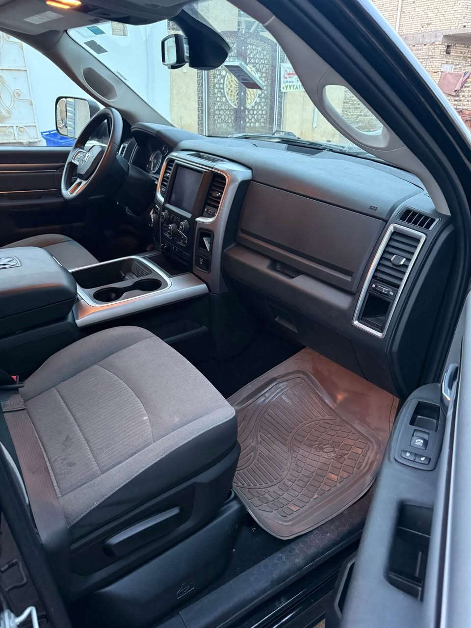 السلام عليكم
رام كلاسك 1500
موديل 2023
المحرك 6 سلندر
باب طويل بدي قصير المرغوب
مواصفاتها عادية تو وويل
حادثها من اميركا دعامية بدون ايرباك 
ضررها مرفق بالصور 
مكان السيارة ميسان عمارة
سيارة بااسمي عمارة, ميسان


**إذا كنت صاحب هذا الإعلان وتريد حذفه لأي سبب، رجاءا أرسل رسالة إلى الدعم الفني**