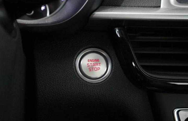 سلام عليكم سياره كيا اوبتما لي البيع 

KIA Optima‏‎ S 2020
كيا اوبتيما S 2020 فول مواصفات من عدا الفتحه‏‌ تتحول مباشر السعر 159 ورقه.

رقم بغداد الدولي الجديد. 11 E

‏‎مواصفات السياره:
‏‌‎محرك :GDI 2400
 رادار جانبي امامي .
‏‌ نقطة عمياء
‏‌‎تحديد مسار
‏‎بريك ذاتي عند اقتراب من سياره قريبه 
‏‌‎فول تحكم ستيرن
(تشغيل بصمه) 
‏  AC/تبريد
‏‌‎ليد امامي نهاري 
‏‌‎بك لايت ليد ‏ 
‏‌‎اشارة بالمراية
(حجر البيئة اصلي موجود)
 تايرات ويل كب 
دهن و فلتر جديد
ارضيات السياره جديد
تايرات قبل 4 اشهر جديد
‏‌‎
‏‌‎شاشه جبيرة لمس تدعم Car Play /Android 
‏‌‎كامره ‎
‏‌‎ثلاث وضعيات قياده
Eco-Comfort-Sport
دبل سألنصه 
‌‌‏حساس اطارات 
‏‌‎بلوتوث اوكس Usp حاكيه تلفون 
‏  ترحيب عند الاقتراب
فلتر + دهن + فلتر هواء جديد 
ماشيه64 الف ميل فقط ،
       مكان السيارة بابل.

السياره وارد امريكي
الضرر باب خلف عكس السايق بي تكحيل مصلح 75%
الباقي كله بلادي.

شكرآ و اهلا وسهلا .
*********** حلة, بابل
