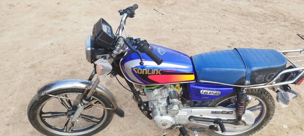 سلام عليكم دراجه للبيع سيفان سونك اوراق  موديل 22  كامله كل نقص مابيه كهربائيات كله جديد نكره سلف هندر مكينه ما مفتوحه بيه بس الويل كدام بي عواج سعر 550 وبيه مجال قليل مكاني محموديه  متواجد عل نت *********** :***********
