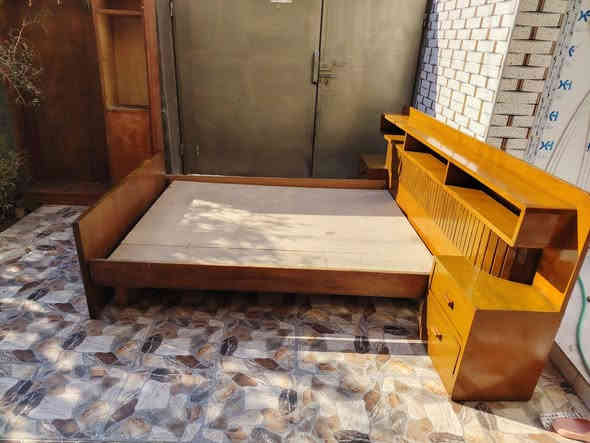 مكتبة جربايه عدد ٢ +ميز امرايه عدد ٢ مستخدمات *********** واتساب
