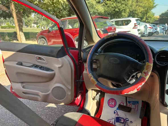 كيا روندو ٢٠٠٩ 
محرك ٢٤٠٠ - ٤ سلندر 
السيارة ماشية ٨٢ الف ميل - ١٢٩ الف كم 
السيارة مصبوغة حزام للجمالية 
حدادية صدر امامي خلفي جديدة شرط الفحص
تخم تاير جديد انتاج ٢٠٢٥
مكينه ناعمة وبوضع ممتاز 
تبريد ثلج 
السعر المطلوب ٩٧ ورقة وبيها مجال بسيط للشراي 
*********** 
عنوان : زيونة - قرب شارع الربيعي
