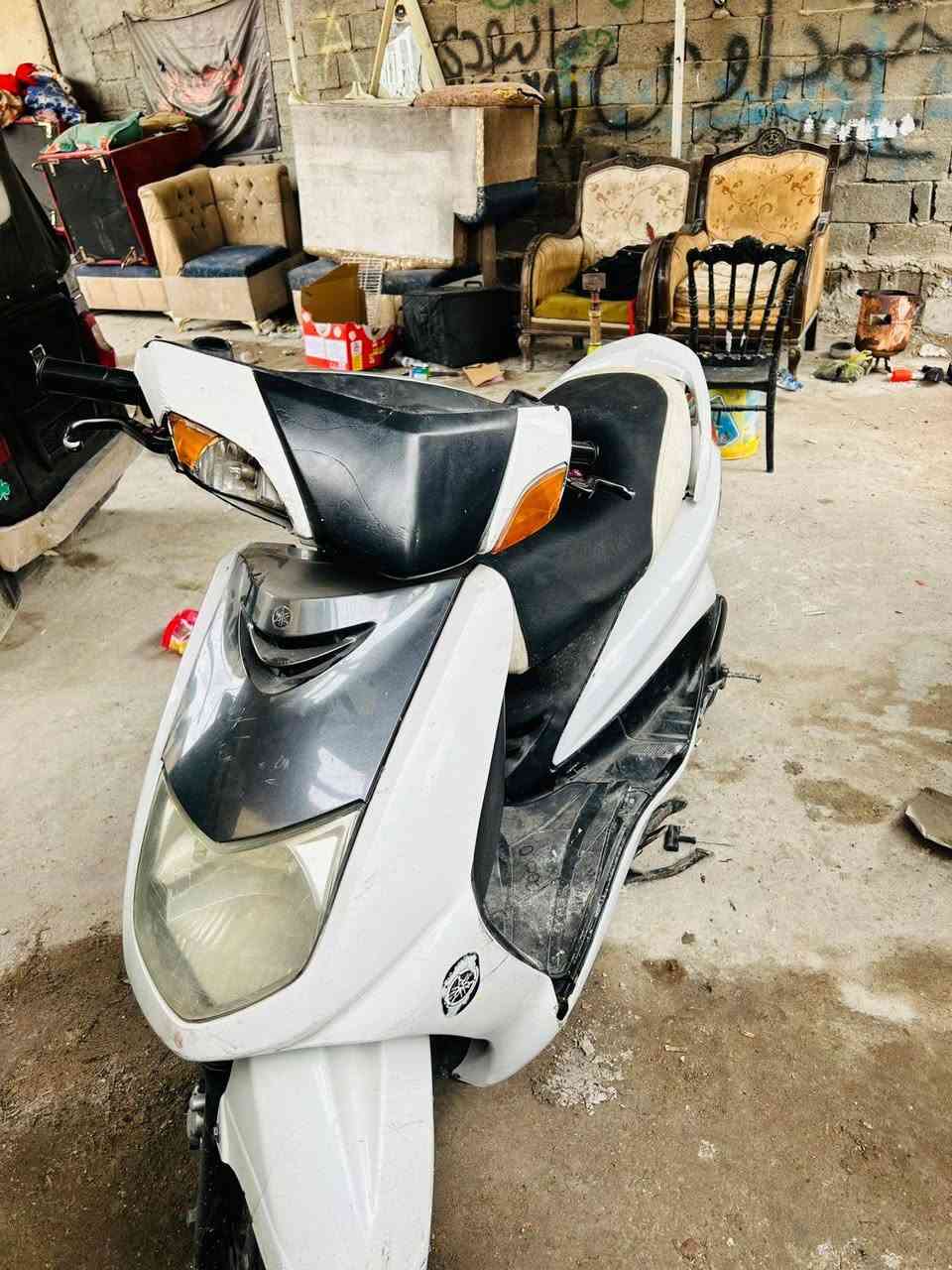 سلام عليكم للبيع دراجه سكنس نثيه شغاله بيهه صوت بكن ابيع كوم حديد بغداد البياع شراي يخابر *********** سعر ٢٥٠ وبيهه مجال خاص ماجاوب مكلف بل نشر
