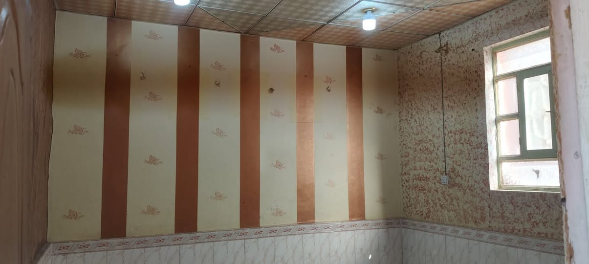 دار 🏠 البيع طابو ملك صرف عرصه تحويل بل اسم المساحة 150 متر العنوان بصره ابي الخصيب منطقه أبو مغيره قرب نهر خوز يبعد على سيدين 100متر موقع منتاز جوارين أبو الخصيب القدامه يتكون بيت 🏠 من 3غرف ودوانيه وصاله صحيت خارج وداخل بيت فارق اتكاتب وستالم مفتاح 🔑  السعر مطلوب 70مليون وبيه مجال الاستفسار أكثر اتصل أو وتساب ***********
