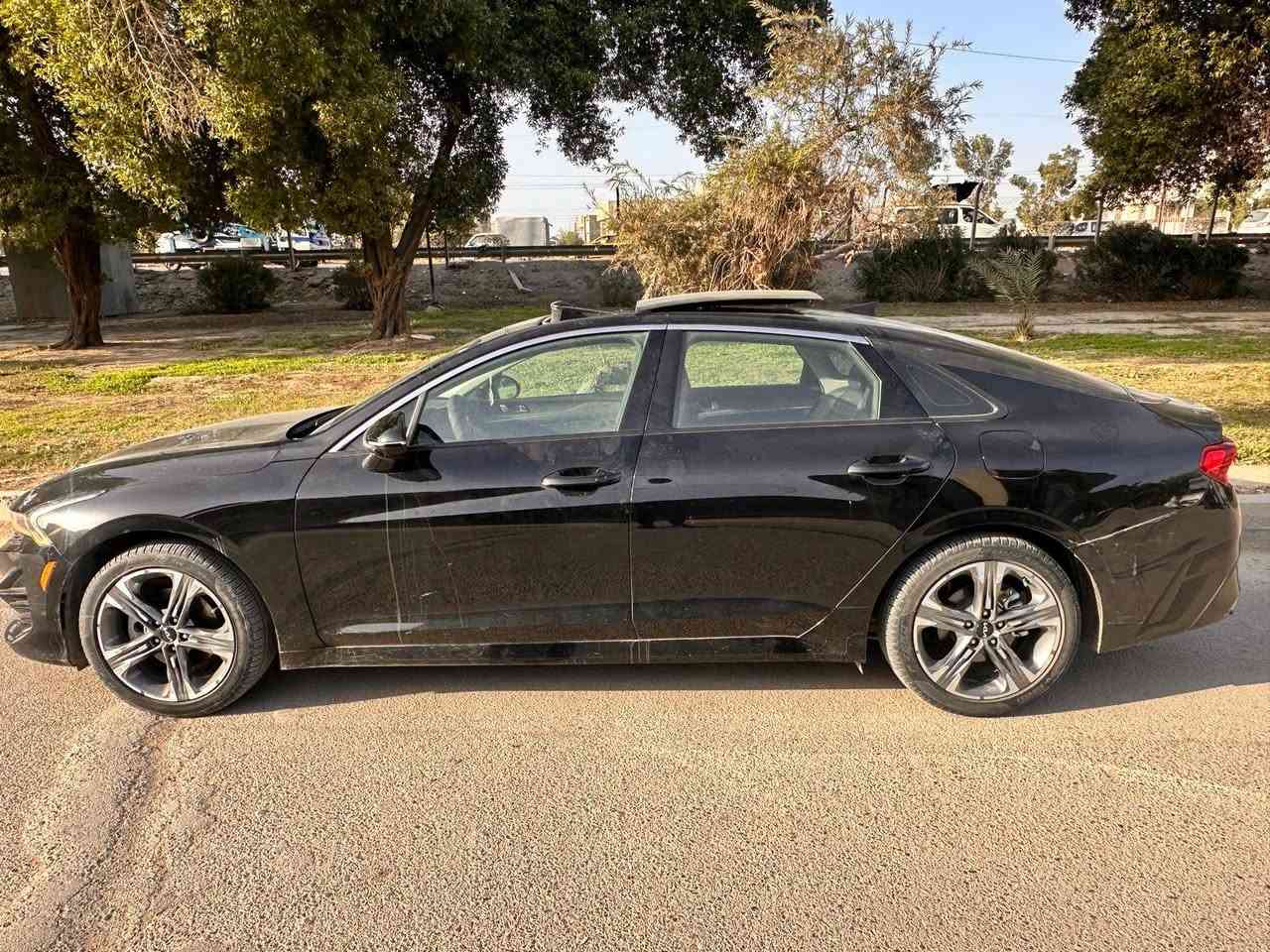 السلام عليكم 
K5   EX للبيع 
ماشية 13 ميل 
فول مواصفات 
بصمات عدد 2 
1.6 T 

والحادث مثل مموضح بالصورة 
السيارة داخلة بكتاب شهداء والوكالة بأسمي  
السعر 195
( مكلف بالنشر )للاستفسار على الرقم 
***********
