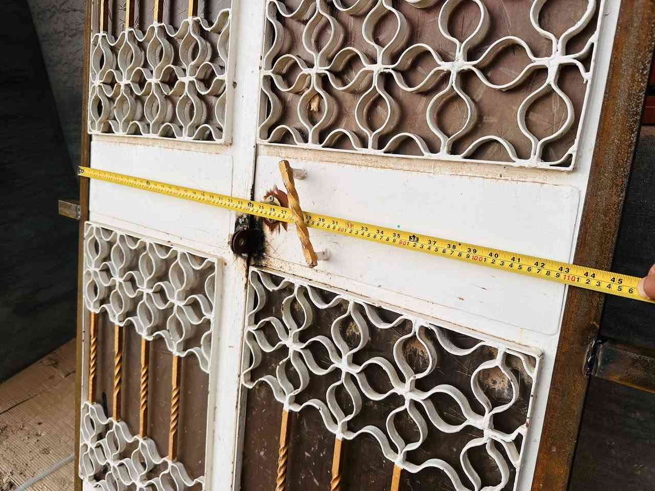 باب نضيف اخو الجديد للبيع 
كامل بس شدة 2 فرده
المكان العبيدي 75 الف
***********
