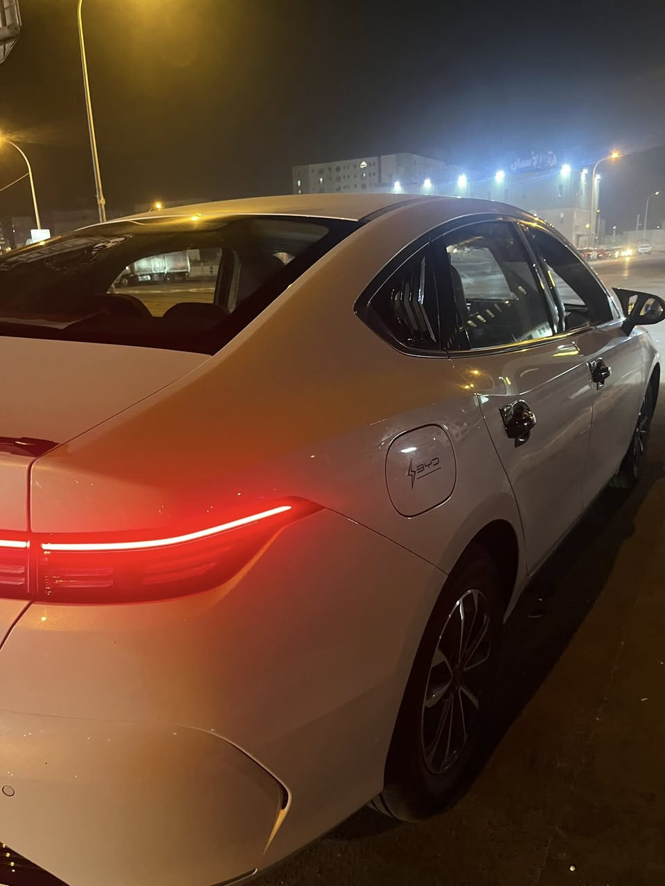 دستروير الوحش 
للبيع ماشيه 19 الف سياره ولا طخه بيها ولا رصعه جديده استعمال بيتي بيها اكسسوارات وكيبل الشحن موجود الاصلي تحويل مباشر باسم الشركه نصر دجله 
عنواني بسمايه 
رقمي ***********
السعر تجي خاص وتدلل
