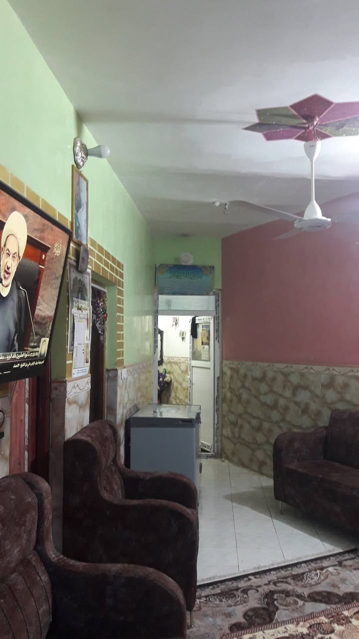 بيت للبيع مساحته 120م طابقين سيراميك الطابق الأول يضم استقبال وهول وغرفة نوم بالإضافة للمطبخ والحمام والصحيات والطابق الثاني غرفتين وهول وحمام بناء 2014
ملاحظة :البيت بدگوني الواجهة الموقع الماجدية قرب تسواهن 
الهاتف ***********
