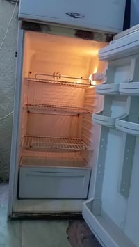 اسكان الصناعي • ثلاجة مستعملة • نظيفة