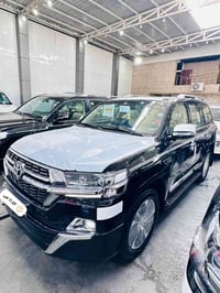 لاندكروز  2021 GXR V8   SAS باب اول   تطبيق ثلاث شاشات اصلي   للبيع او...