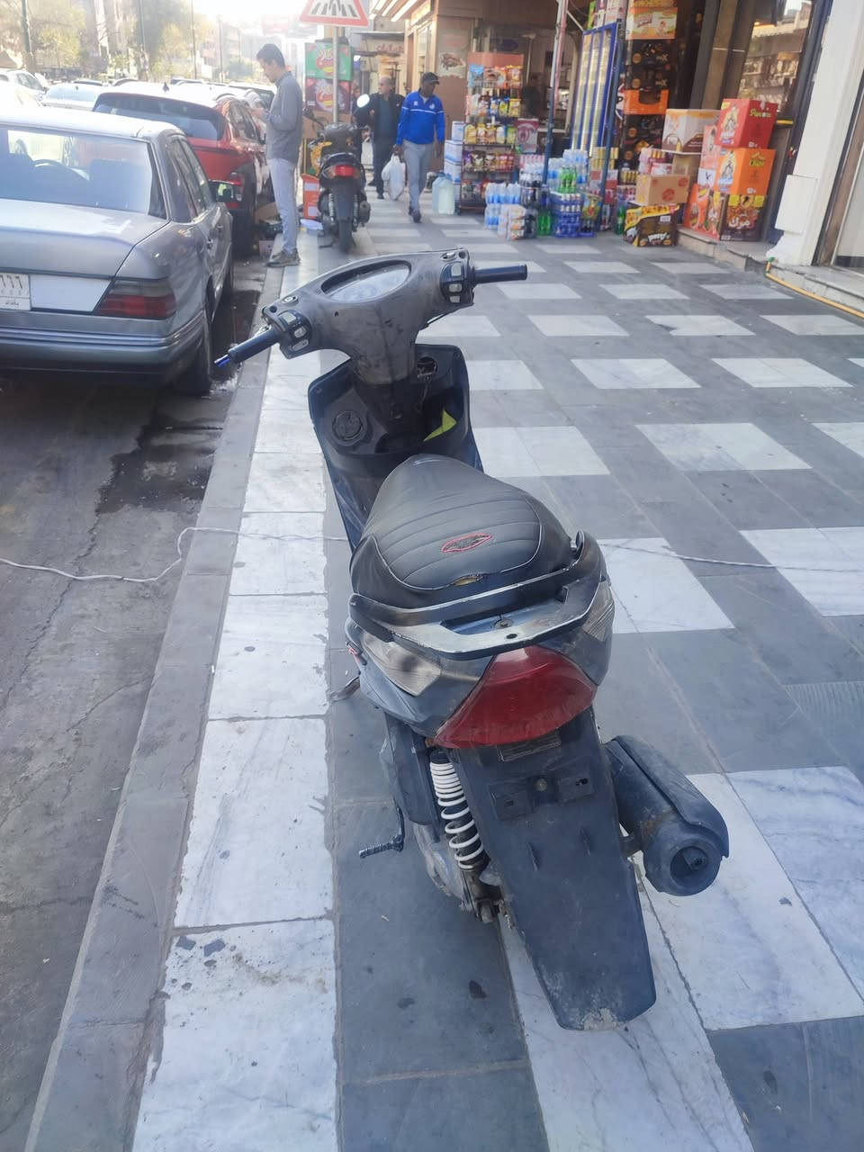 دراجة ثعلب مكينة مكفوله بس كفرات تعبانه السعر 325 المكان كراده
***********
