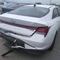 هوانداي النترا موديل 2021 وارد امريكي حادثها موضح في الصور وبها مكانين...