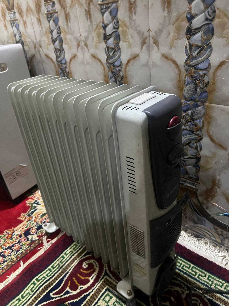 صوبه غازيه وكهرباء وصوبه زيتيه نظافه 90% مكان بغداد سعر الوحده 60   الاتصال ***********
