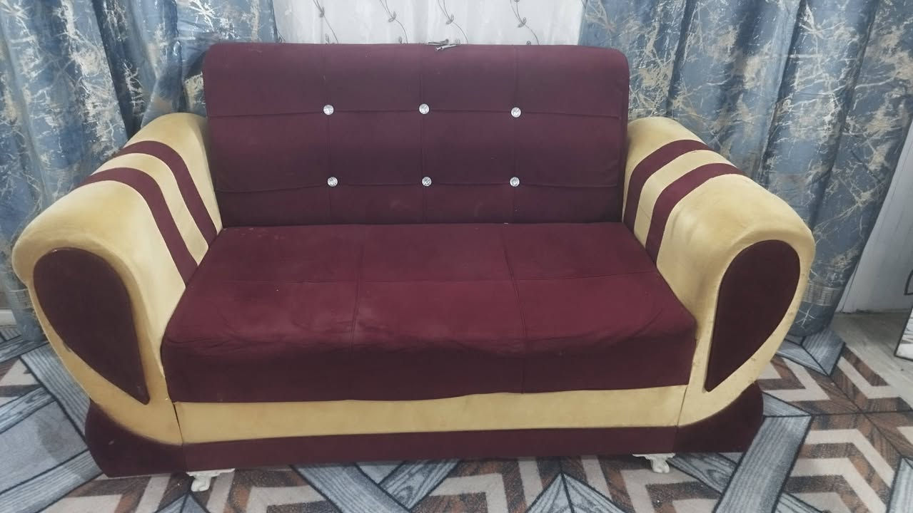 تخم ١٠مقاعد للبيع ٢٠٠ وبي مجال للاستفسار واتساب ***********
