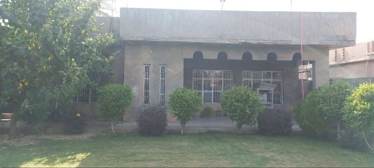🏡 دار سكنية للبيع – فرصة مميزة
✨ موقع ممتاز وقريب من جميع الخدمات.
الضلوعية / الجبور 

🔹 المساحة: 500 متر مربع

🔹 يتكون من:
✅ غرفتين
✅ هول
✅ ممر
✅ ربعة
✅ مطبخ خارجي
✅ حمام وتواليت داخلي
✅ حمام وتواليت خارجي
✅ ساحة أمامية واسعة وحديقة جميلة
✅ كراج

🏠 البناء قديم لكنه مرتب وجاهز للسكن.
🏠 سقف شتاكير.
🏠 منطقة هادئة ومناسبة للعوائل.

🌳 مساحة واسعة توفر إمكانية التوسعة أو إعادة البناء مستقبلاً.

✨ فرصة ممتازة لمن يبحث عن بيت بموقع جيد ومساحة كبيرة وسعر مناسب.

للأتصال والاستفسار 
مراسلة او اتصال على الارقام التالية
أسيا 
***********
الأثير
***********

