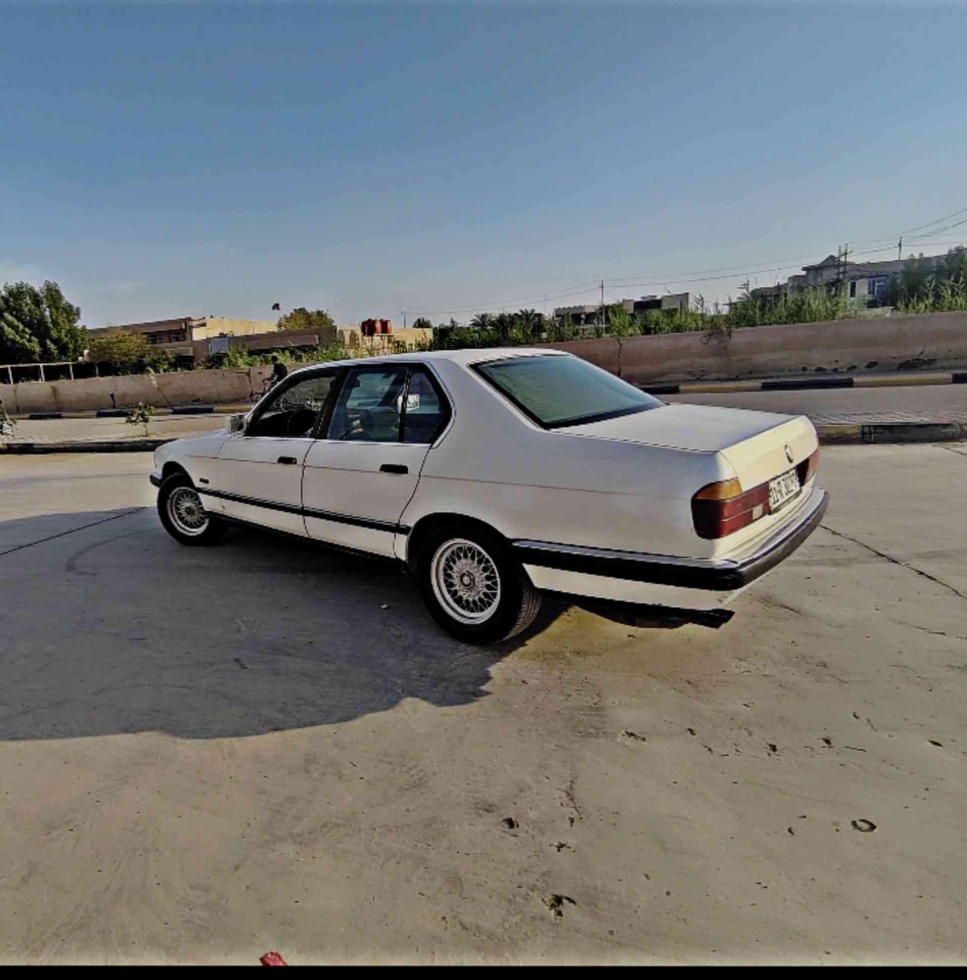 للبيع بي ام 735
رقم بغداد سنوبه وهزه جديده 
تحويل راعيه موجود  
صدر نص عمر 
كهربائيات شغاله 
تبريد شغال 
كير ومكينه خير من الله 
كشره كدامك حلووو 
االسياره بيه ملاحضات بسيطه 
السعر 40 قفل ***********
