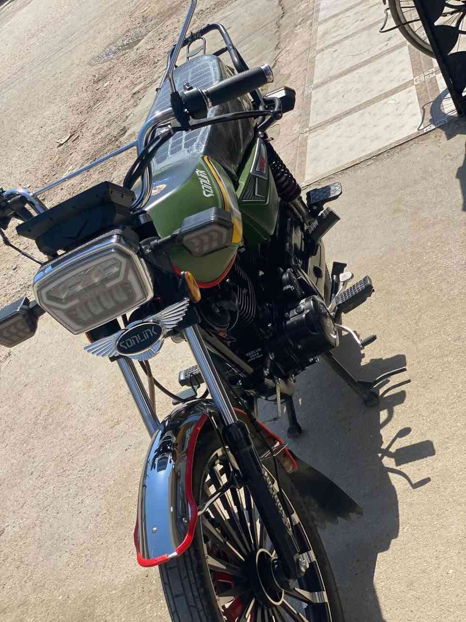 السلام عليكم 
دراجه سفانه 2025 
مكينة 200cc
اوراق اصولي كاملة
زيتوني مميز
جديدة على وضع الشركة 
كفالة عامة 
بصمة تشغيل عن بعد 

***********
السعر 900 بيه مجال
