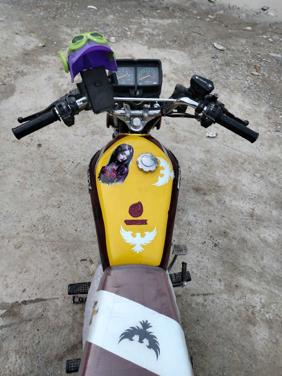 سلام عليكم للبيع سولنك باب اول 4كير  موديل 2023 محرك ما مفتوح شرط كهربيات نشرات فول رزانه سرعه فول ما بي كل عيب كلا علا بلادي درجة مرتبه سعر 550 اتصل ***********
