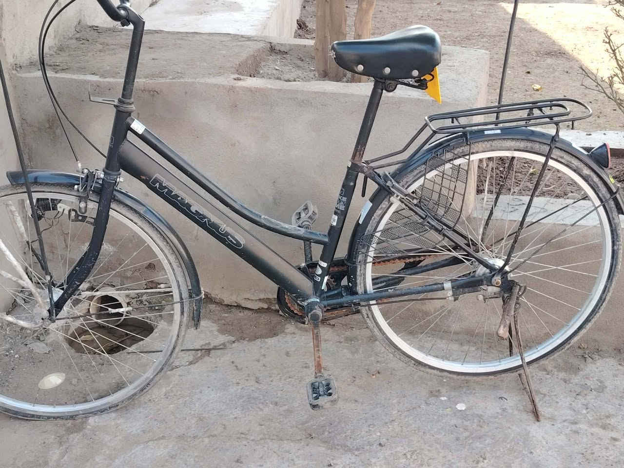 اسلام عليكم ورحمة الله وبركاته بايسكل للبيع حجم 26ابايسكل نضيف مال جناي لون اسود  وكلشي بي شغال وسعر 100الف وبي مجال العنوان النمرود الحويجة المفتيات  رقم الموبايل *********** اسياء بي وتساب
