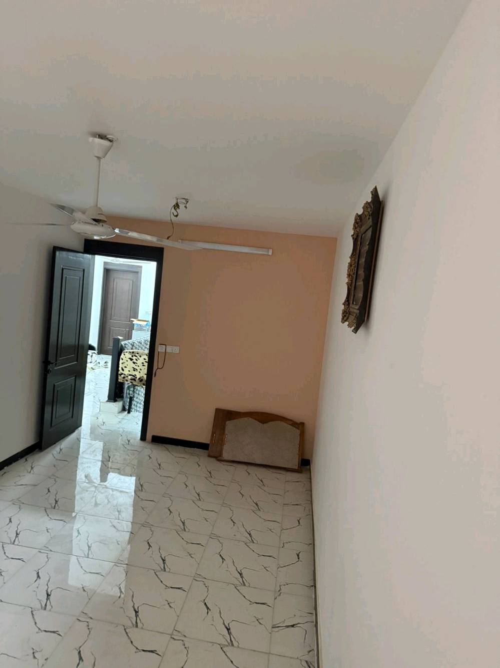  ملك 125 متر طابقين منطقة حي الاساتذة قرب اسواق دبي وملعب الاساتذة يحتوى المنزل على 3 غرف نوم ومخزن يصلح غرفة ومطبخ وصالة استقبال وممر واسع و3 حمامات(ثنين داخل المنزل وواحد خارجي) للاستفسار ورؤية المنزل التواصل مع: +964 775 843 7521سعر المنزل300 مليون قفل