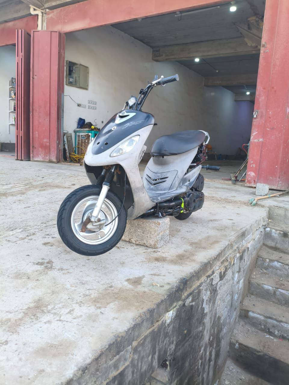 للبيع 400 وبيه مجال قليل متوازي عل بيعته مفتوحه بيه صوت بل كلجات فقط متوازي عل بيعته سبايدر الوره مو وياه


**إذا كنت صاحب هذا الإعلان وتريد حذفه لأي سبب، رجاءا أرسل رسالة إلى الدعم الفني**