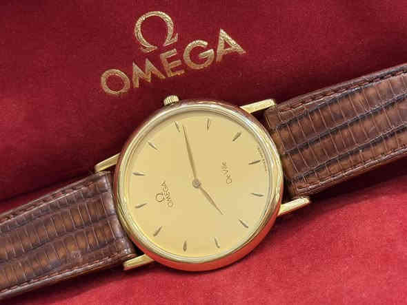 اكتشف قطعة من الفخامة السويسرية على معصمك! ⌚

ساعة أوميغا دي فيل بريستيج... حيث تلتقي الأناقة الكلاسيكية مع قيمة الذهب الأصيل. تمتاز بعلبة وسوار من الذهب الصب عيار ١٨ قيراطاً، مما يمنحها متانة وبريقاً استثنائياً.

✨ المواصفات الرئيسية:

· العلامة: أوميغا (Omega) - إرث سويسري من الدقة.
· الموديل: دي فيل بريستيج (De Ville Prestige).
· المادة: ذهب صب عيار ١٨ قيراطاً (ليس طلياً أو صفائح).
· الحزام: جلد تمساح بني فاخر.
· القطر: 32 ملم (مقاس رشيق وأنيق).
· مقاومة الماء: حتى 30 مترًا.
· ضمان الأصالة: السوار أصلي ومختوم، مع العلبة الأصلية.

📍 للتواصل والاستفسار والطلب:

· الموقع: واسط - الكوت
· الهاتف / الواتساب: ***********
