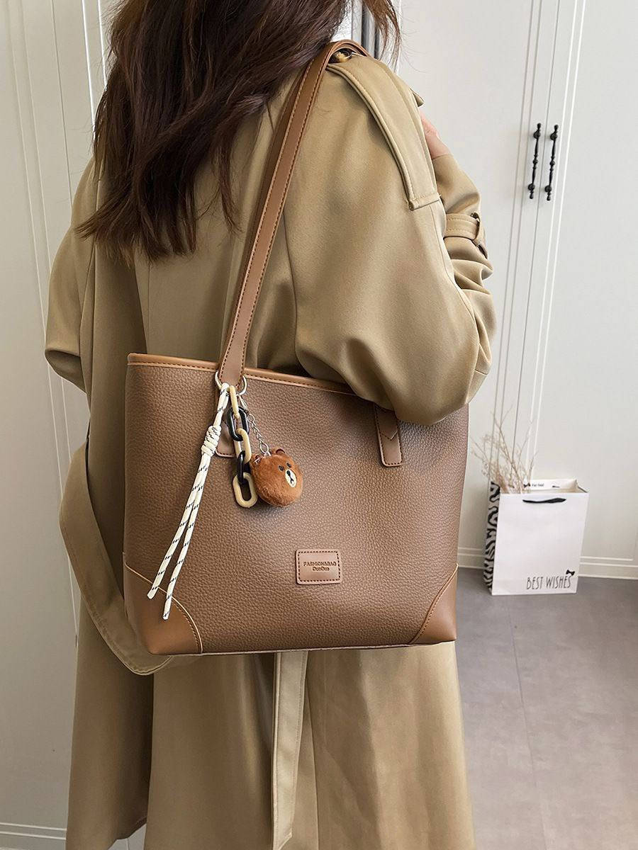 ❣️جــديــد  الانسه ❣️

حقيبه (جامعيه ) حجم كبير  مختومه من داخل جلد سوفت طري داخل الحقيبه مقسم بسحابات ومختومه 

 شغل اصلي كوالتي عالي ضمان 

  
لمراسله
واتساب📲***********
انستغرام 📲4use0 📲
العنوان // شارع 13 // قرب مجمع المقيم // مقابل ازياء الجوهره
يتوفر توصيل داخل النعمانيه 🛵 وباقي المحافظات 🚖
