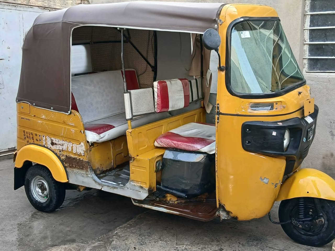 سلام عليكم تكتك موديل 2020 للبيع تكتك لاتنقص ولا تبخر تكتك معمره دوس بس مامصبوغات  العنوان معسكر البلديات الحجز والاستفسار ع هذة الرقم *********** بسته ونص وبيهه مجال
