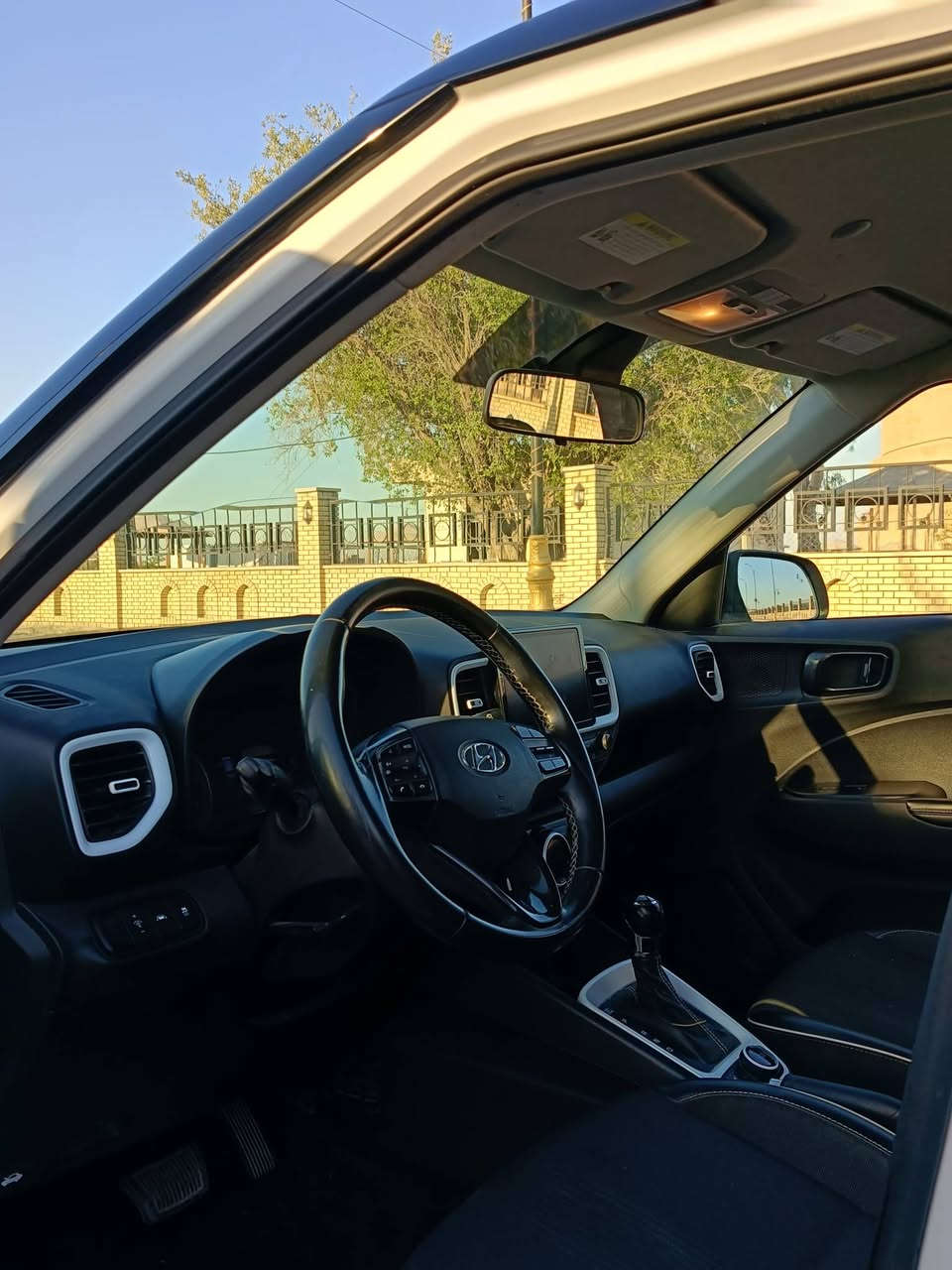 هيونداي  فينو 2022
✅ المواصفات :

📅 الموديل: 2022

🛣️ الممشى: 65 الف كيلو متر

⚙️ المحرك: 1600cc دبل نوزل – أداء ممتاز واقتصادي

🛞 الويل: 16 إنج

• ناقل حركة أوتوماتيك سلس

• قيادة مريحة وهادئة

• استهلاك وقود منخفض

• شاشة وسطية مع نظام ملاحة

• مقاعد قماش مريحة

• تحكم ستيرن كامل

• مكيف أمامي قوي

• نوافذ كهربائية + سنترلوك

• مدخل USB وAUX

• مثبت سرعة
السعر 135 وبيهة مجال بسيط

الرقم ***********
