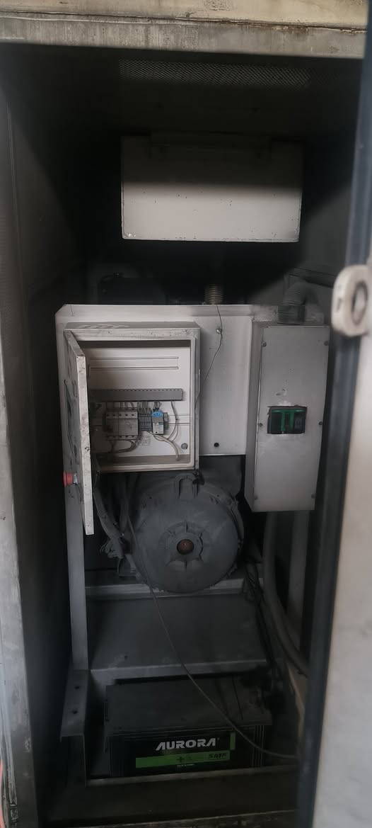 مولدة جبيلي بروس JP135 بيركنز إنكليزي، 135KVA، سوبر كاتم، توليد لوري سومر فرنسي، ساعات العمل فقط 189 ساعة، شبه جديدة، الموقع شارع السعدون. ***********
