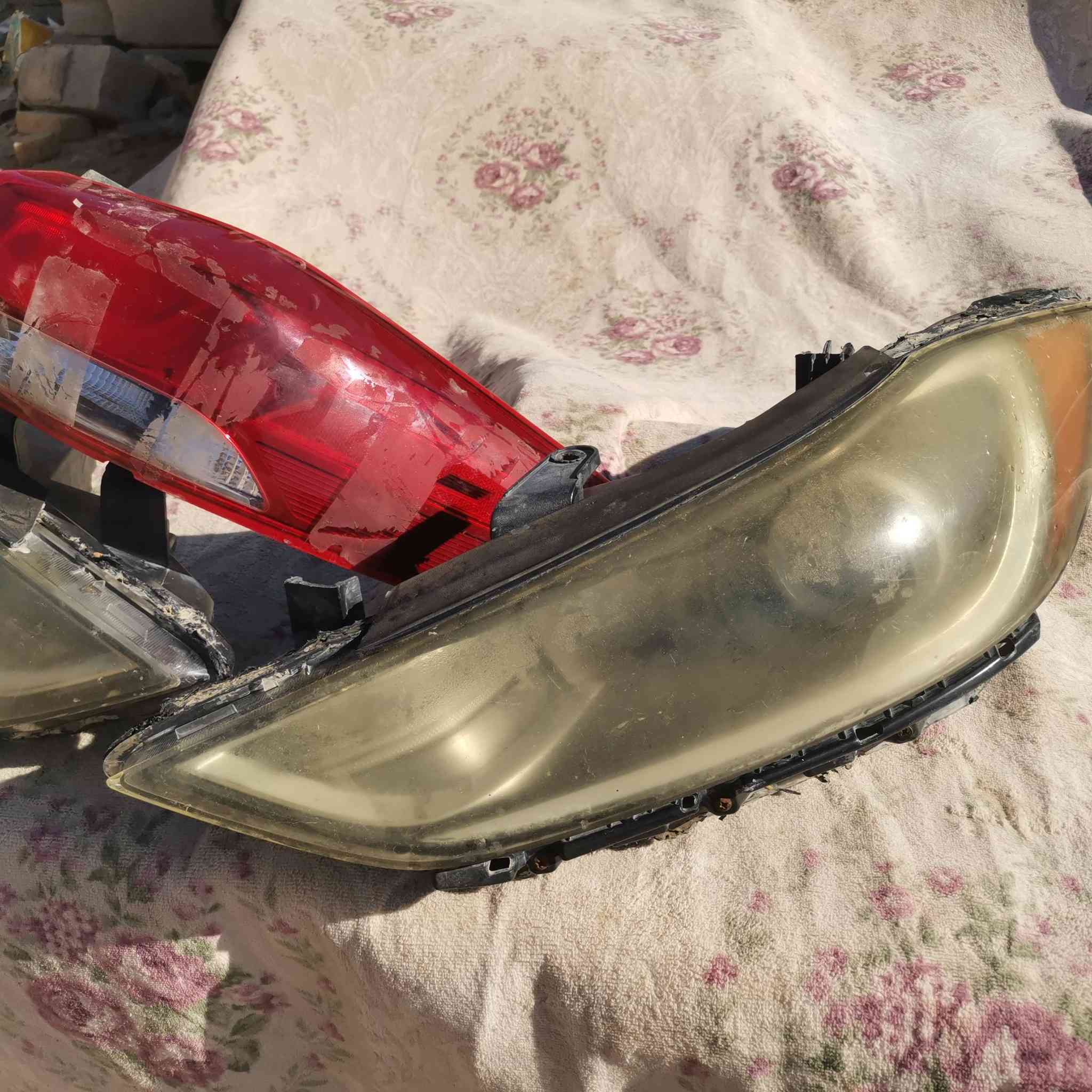 زوج لايت امامي عوزهن ترتيب +بوليش للعلم الأصليات مال السياره
١ بگ لايت واحد نظيف 
النترا ١٧ أمريكي
سعرهن كلهن ٧٥ بسعر لايت واحد


**إذا كنت صاحب هذا الإعلان وتريد حذفه لأي سبب، رجاءا أرسل رسالة إلى الدعم الفني**