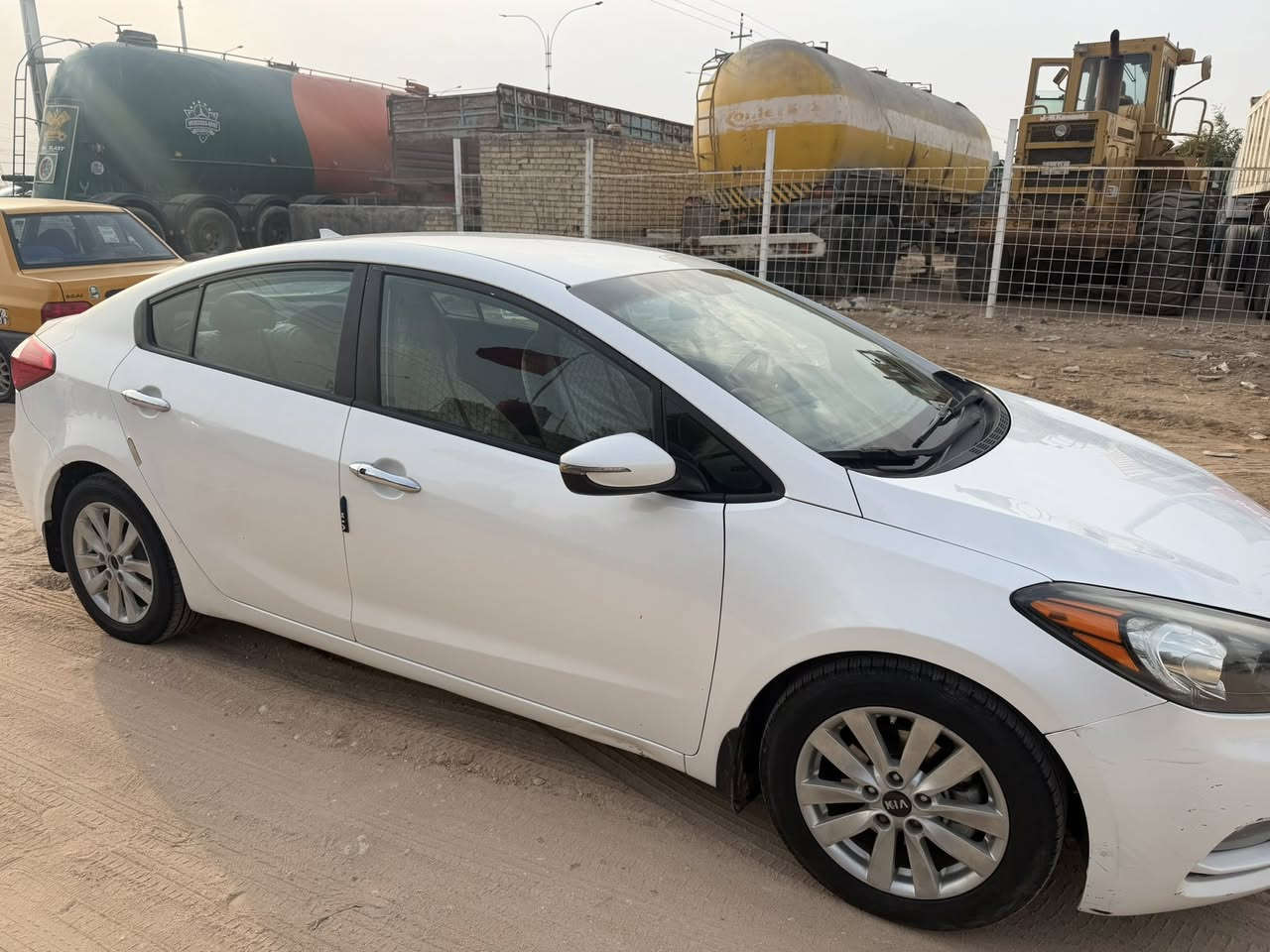 فورتي ١٦  حداديه ٧٠٪؜ كير ومحرك شرط تخم تاير جديد اشايربالمري ماشيه ١٢٧  تحويل ثاني يوم دواخل نظيفة السعر ١١٠ وبيها مجال مكان السيارة السماوه للاستفسار ***********
