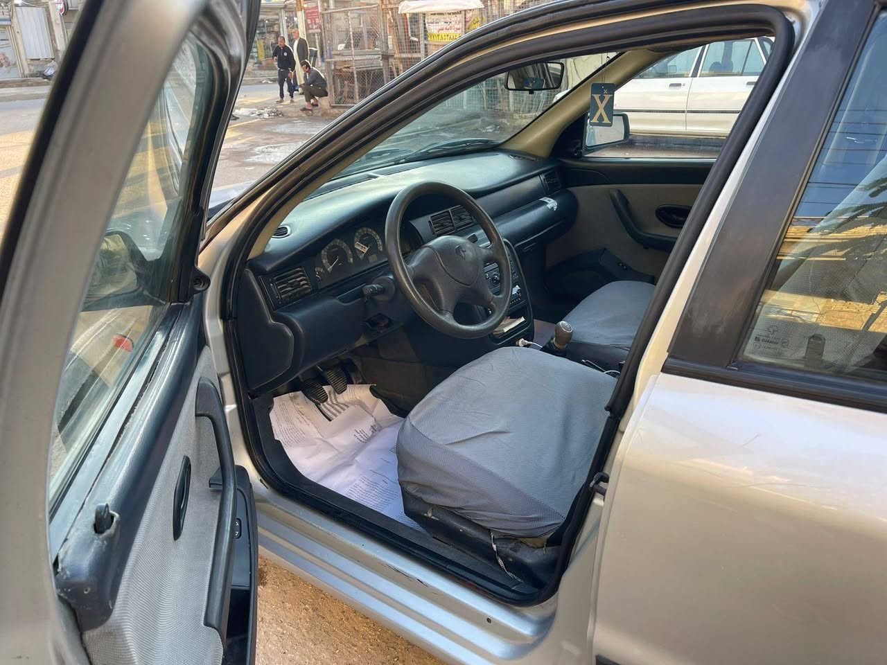 السلام عليكم 
سمند 2009

مكفوله مكفوله من صبغ وضربه 
تخم تاير جديد
صدر حدايد خير من الله 
بس يحتاج اله تجفيت 
سياره نضيفه 
سعر 37وبيه مجال مكاني الزعفرانية 
***********
