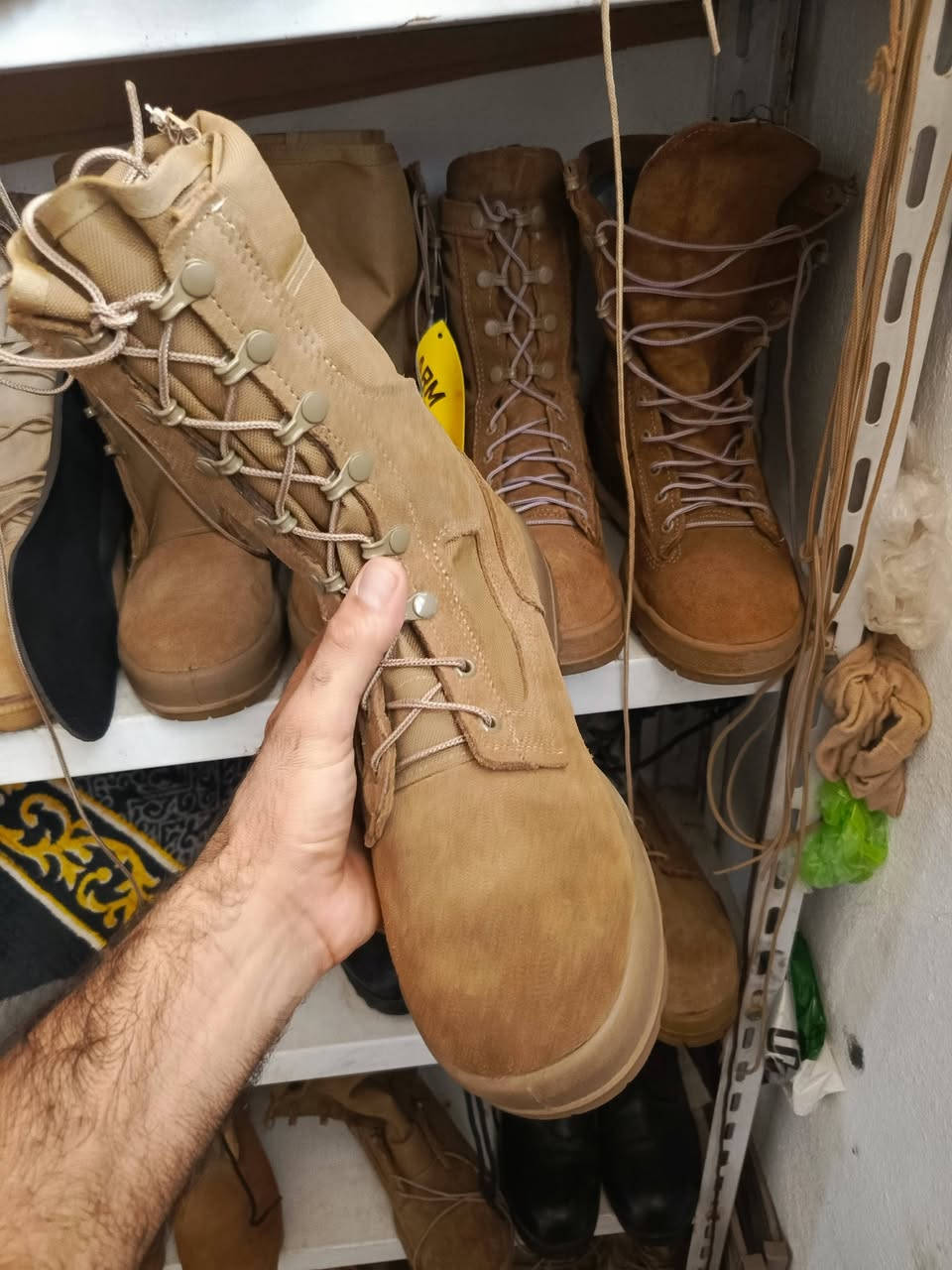 ابلفل امريكي جديد حجم 42ونص يلبس رجل عريضه 
يوجد توصيل  بي فقط واتساب ***********
 وهذا فقط اتصل ***********
