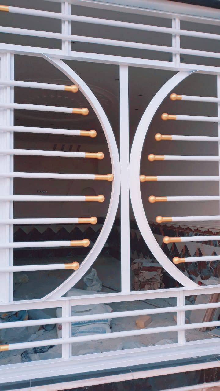 سلام عليكم  شغل درجة اولى صبغ بوب وشبابيج صباغ مال بيوت ترميم شغل درجة اولى  وحالين  متفرّغ توفيق من الله ***********
