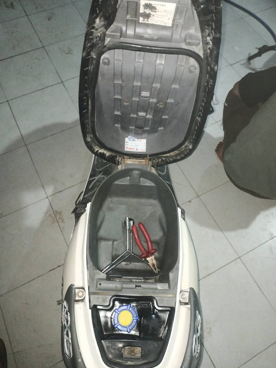 السلام عليكم 
دراجه اكزز 
سرعه 120مو 100 
مفتوحه فقط بوشه 
اشاير ولايت وبك لايت وهورن ودبلات كلشي شغال 
تاخذه ربع ماتذب عليها 
شرط شلعه ومعدل 
تواير جدد 
ما ناقصه اي شي شغل واطلع وين ماتريد
بيع او مراوس حسب القناعه
السعر 450وبيها مجال والشراي يتدلل
مكاني ناصريه مركز 

للتوصل خاص 
او علق واني اراسلك


**إذا كنت صاحب هذا الإعلان وتريد حذفه لأي سبب، رجاءا أرسل رسالة إلى الدعم الفني**