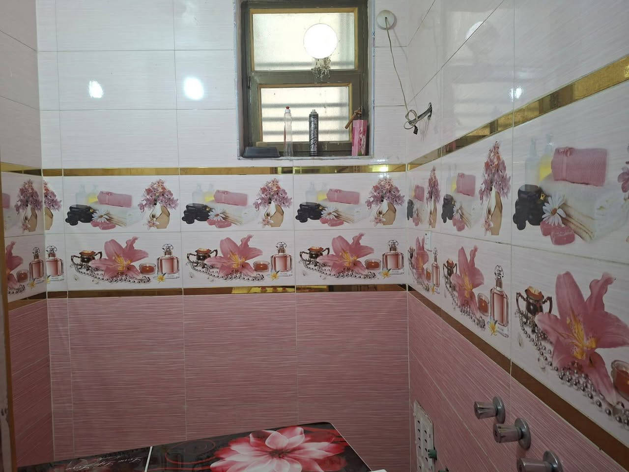 السلام عليكم للبيع مشتمل زراعي ارض البرزنجية 
مساحة ٩٧ م واجهة ٥,٧٥ م نزال ١٧م طابقين بناء حديث شارع عرضه ٨ متر مقرنص كامل الخدمات 
الطابق الارضي: طرمه مدخلين هول مطبخ و حولي غرفة نوم صحيات ترك 
الطابق الاول : ٣ غرف نوم+ صحيات 
الطابق الثاني : درج + سطحين 
(( يحتاج تكملة الواجهة تطبيق ارضية الطابق الاول + تغليف الدرج )) 
سعره ١٨٠ مليون بي مجال بسيط انذار كاتب عدل اصولي من المالك مباشرةً
الموقع: سبع ابكار خلف سوق السمجة والدخول من شاكر الوادي و مطعم البلام 
يمكنكم ارسال عقارات (قطع اراضي بيوت مشتملات ) لغرض غرضها في المكتب *********** واتساب
