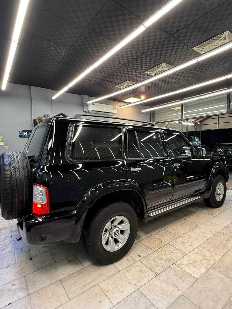 السلام عليكم
سوبر سفاري باترول ٢٠٠٢ 

مكينه 4800 vtc 

فول مواصفات ( كشنات جلد كهرباء- كير اوتو -فتحه -تحكم ستيرن -ثلاجه -٧ مقاعد )

عليها ادامه كامله من جميع النواحي

مكفوله من الحادث 
صبغ حزام بسبب جراد 

كير مكينه صدر تايرات فيول بم نوزلات 

عليها منظومه غاز جديده بعدها ٨٠ لتر 

رقم بغداد هزه وسنويه جديده 

سياره كامله وجاهزه من جميع نواحي الحمدلله

مكان السياره بغداد  

السعر ١٤٠ وبيها مجال

***********

