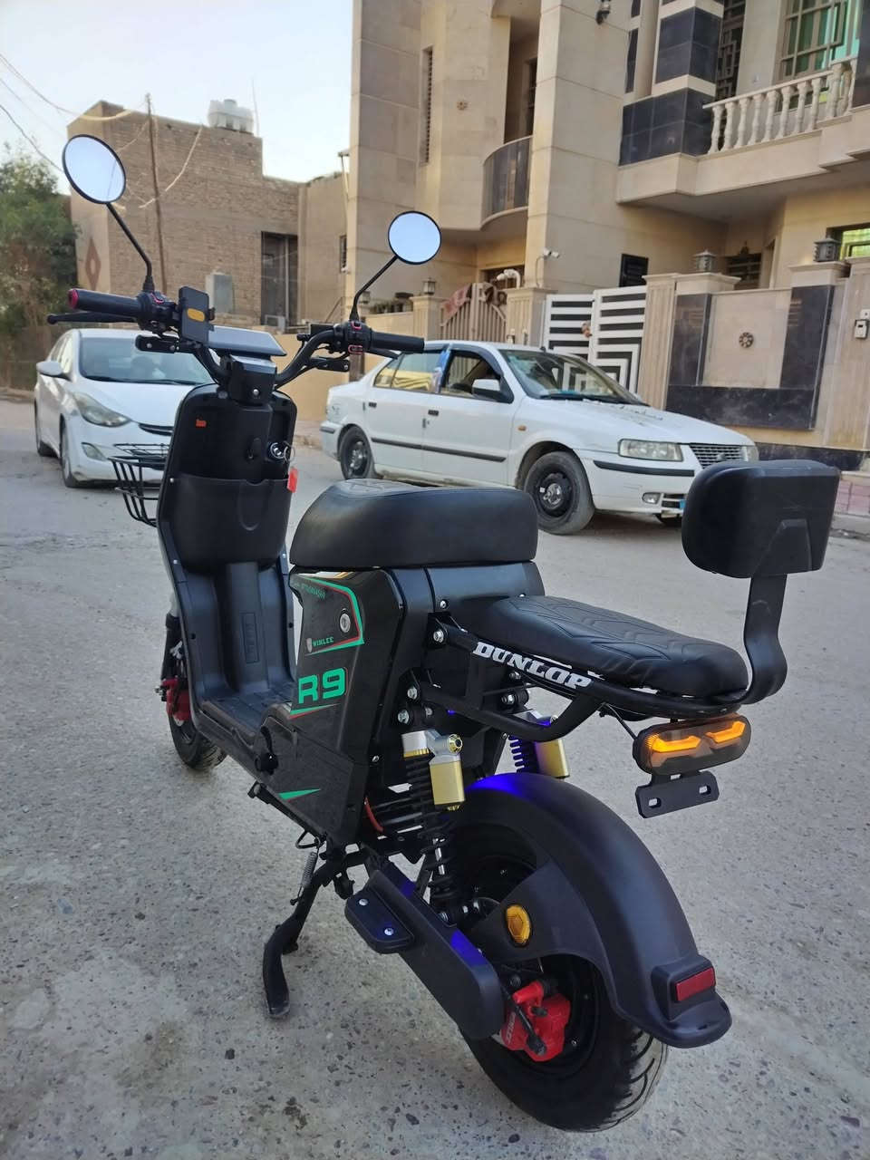 السلام عليكم دراجه R9 نضيفه وكامله لون اسود الدراجه. 5 بطاريات شركه ونلي سرعه 99
دراجه تجي بصمه تشغيل عن بعد 
وسويج كارت تشغيل NFC 
وياه شاحنه الاصليه البلاديه ودراجه تحتوي نشرات لد امامي خلفي وتحتوي على لايت زنون ثلجي ومري اصلي 

السعر 375 وبيه مجال 
العنوان بغداد الامين 
للاستفسار ***********
