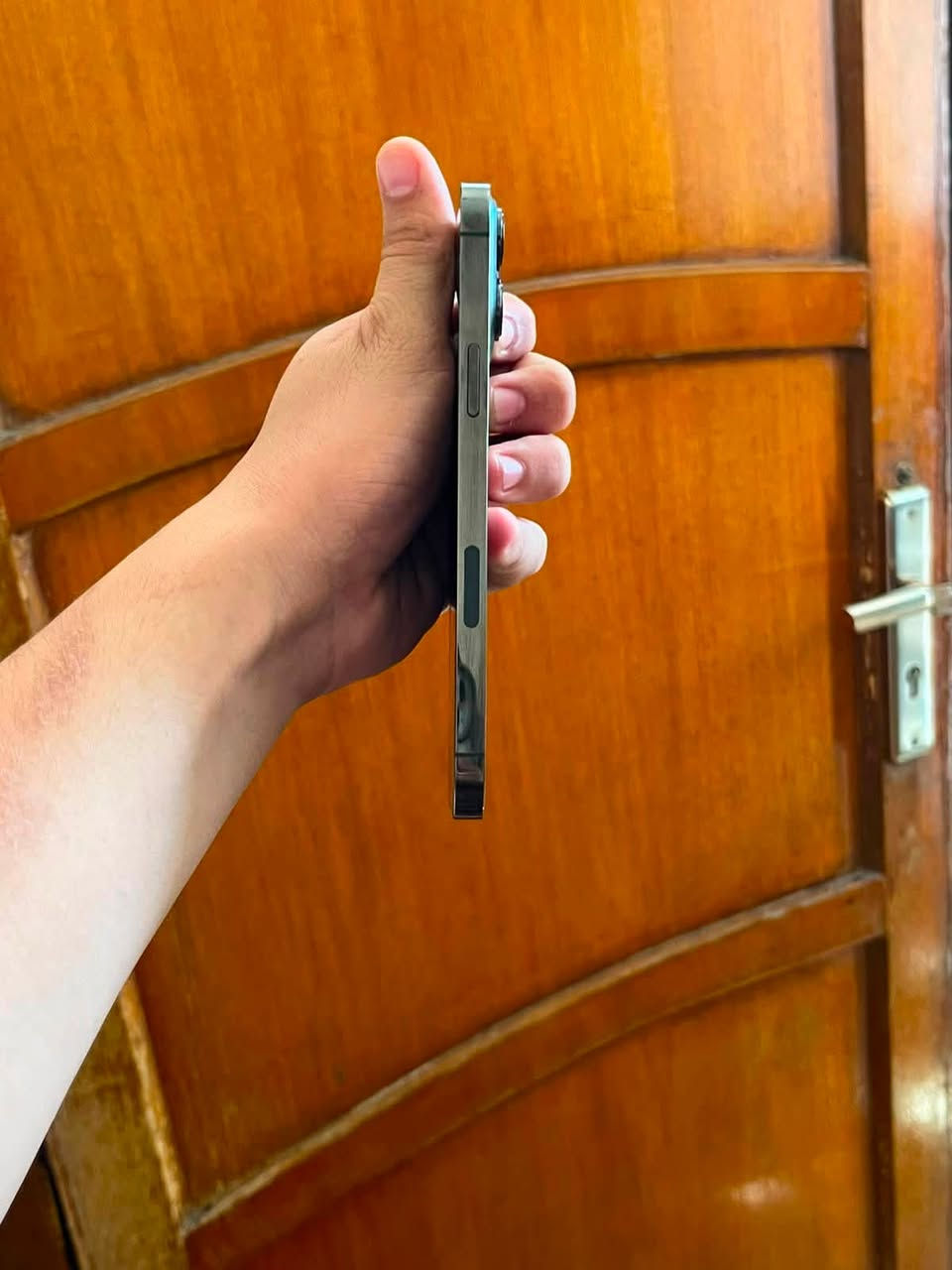 ‏iPhone 13 Pro Max
ذاكرة 256
نظافة 100/100
جهاز مستبدل بطارية فقط (اصليه)
مكاني بغداد 
بياع شراي لا ترسل 
السعر590 وبيه مجال 
***********
