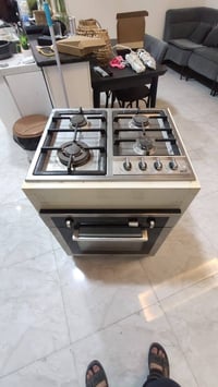 غراض للبيع الطباخ  مستخدم قليل سعره 300 وبي مجال قليل  التخم جديد بعده...