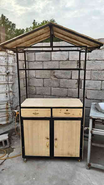 كشك ماكولات سريعة او قهوى او عصائر مع قلاية مميزة ومختلفة وفريدة من نوعها بنظام ستنال ستيل (الحديد اصلي مشتغليه وكله مغلون ) مع الطاوات الاصلية حجم 50cm السعر 700الف قفل مكاني بالبصرة/گرمة علي(اذا ما تريد تشتري وتكسر بالسعر لا تتصل علي لو سمحت لو سمحت لو سمحت) لان اني عرضتهم ابلاش وكسر  وماكو هيچ ميز بالعراق كله هندستي وشغلي  فالي عنده مشروع  نال فنگر وفلافل او مقليات ويريد يفتحه على باب الله  فهذا سعر كلششش مناسب بدال ما تروح تشتريلك شي جاهز ويكلفك اكثر وجودته مو بهاي المتانة والقوة والي يريد يشتريهم يتصل على رقمي (واتساب +اتصال)
*********** البصرة
