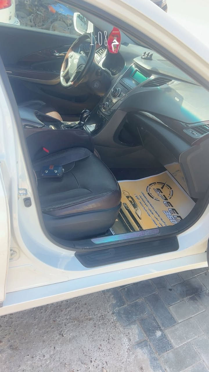 سلام عليكم شباب رمضان كريم ازيرا موديل 13 ماشيه 143 حقيقي السياره فول موصفات عدا الفتحه والبصمه مكفوله من الصبغ فقط بارد بالبابتين الي عكس السايق وصبغ الدعاميه الاماميه بسبب الاشخوط كامله وجاهزه من كلشي تخم تاير جديد ماكو نقص بيها  رقم اربيل السنويه ل 28 بسم صاحبي فقط تحويل مااسوي وكاله السياره كلش نظيفه كلش وجاهزه تشغل وتطلع 6 سلندر 300 وعليها ادامه كامله حتى دهن جديد  للبيع فقط بدون مراوس بيع فقط سعرها 123 وبيها مجال حك جيتك مكانها الغزاليه ***********
