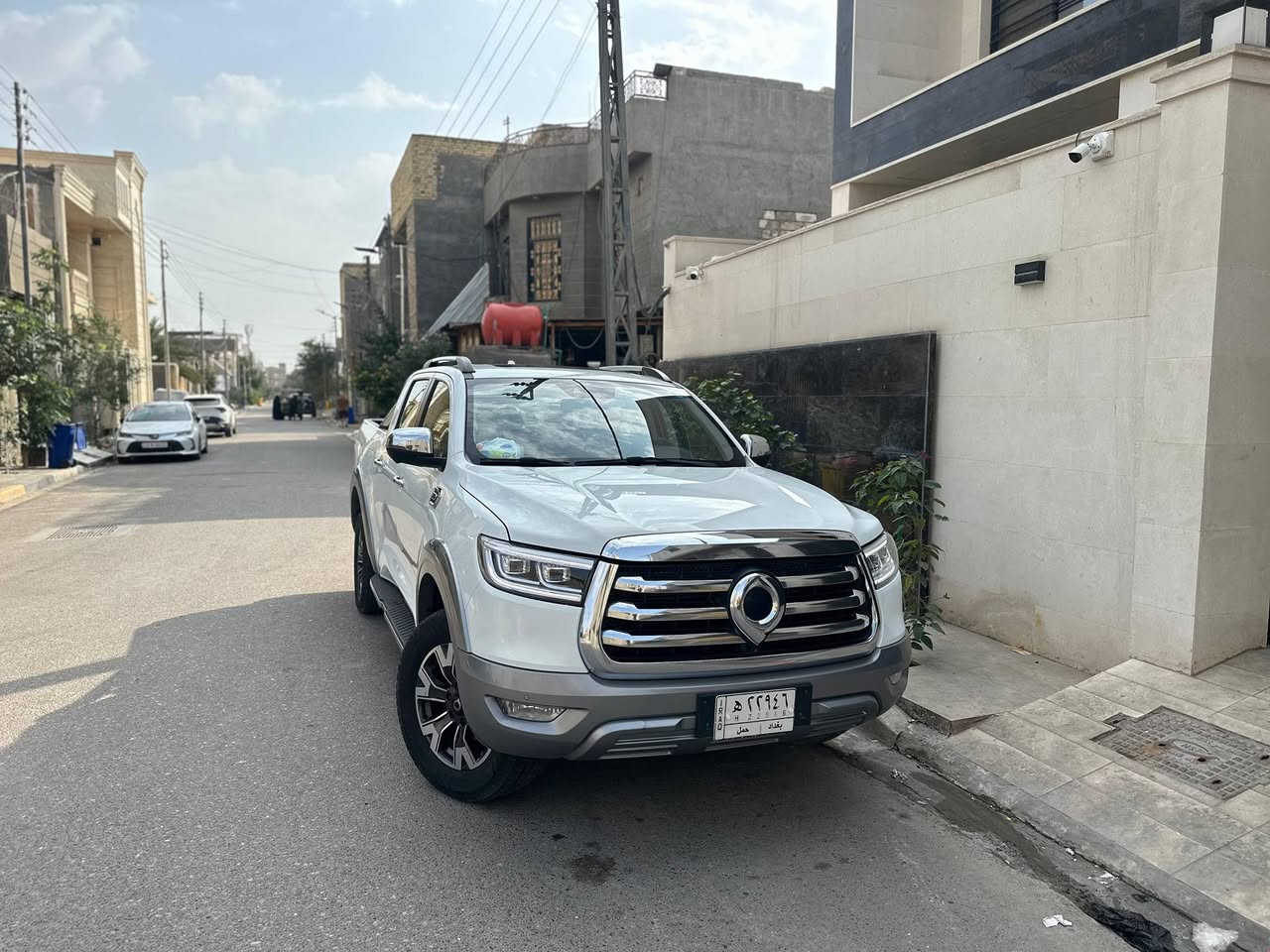 السلام عليكم... باور موديل 2023 رقم بغداد بانزين اعلى فئه فول مواصفات الداخل مشمشي ماشيه 62 الف مكفوله عدا ضرب في باب الصندوق  السياره بأسمي وتحويل مباشر باقي المواصفات معروفه للاستفسار *********** والسعر 200 وبيه مجال ان شاء الله
