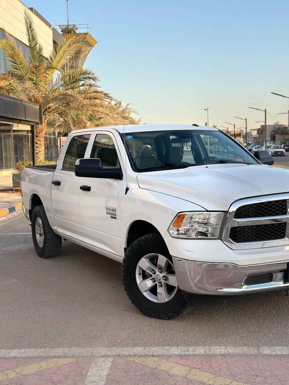 السلام عليكم 
للبيع فقط دوج رام كلاسك باب طويل بدي قصير موديل 2023 وارد امريكي
حادثها  باب الخلفي الجهه اليسره صفحه السايق تبديل قطعه واحده
وبيها بارد +شخوط الجاملغ الامامي الايمن

محرك 3600  السياره ماشيه 60الف

رقم بغداد انكليزي سنويه 2030

السعر 240 ورقه وبها مجال 

العنوان النجف الاشرف الكوفه حي ميسان 
للاتصال ***********
***********  سيد هاشم الموسوي
