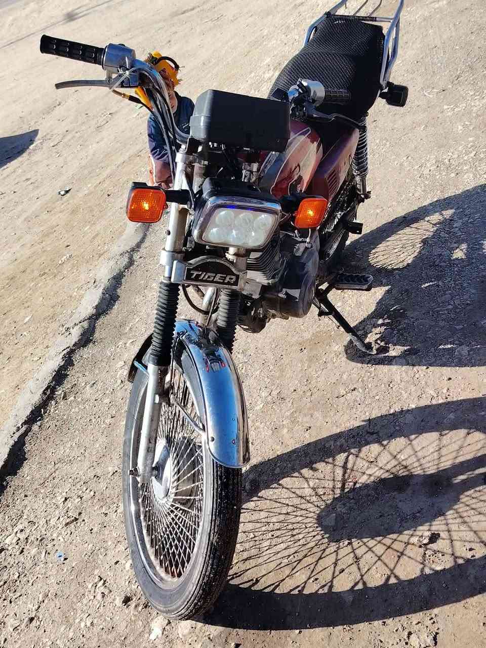 السلام عليكم ماطور4كير  بارت للبيع اشاير شغال لايت دبلات جدام وره كله شغال السعر 280وبي مجال ***********
