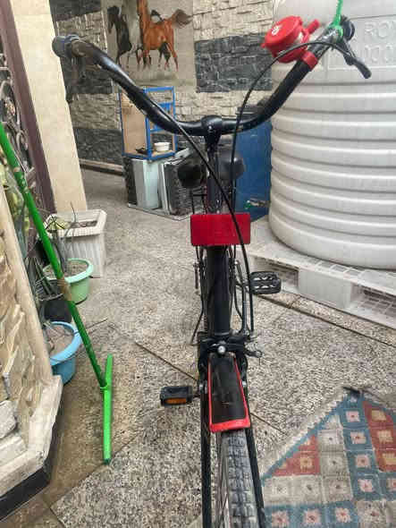 بايسكل للبيع نضافه 90 بالميه حجم 24 كامل و نضيف سعره 60 وبي مجال ***********
