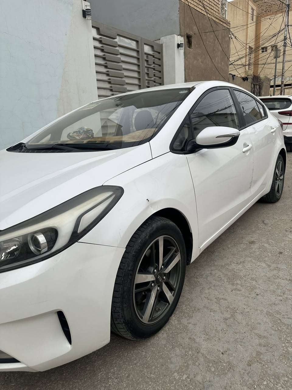 سلام عليكم
سيراتو خليجي 17 للبيع السعر 128 

مابيها ضربه قويه فقط بوارد بسيطه وكارت شبر بالجاملغ الخلفي 

كير ومحرك ع وضع الشركه 1600 لون صدفي تبريد تدفئه كله شغال اشاير بالمري تحكمات 4 ويل كب بك لايت ضباب كامرتين خلفيه حدادية جديده ادامة لمنظومه البانزين ما عايزه السياره مكان السياره النجف 

للاستفسار ***********
