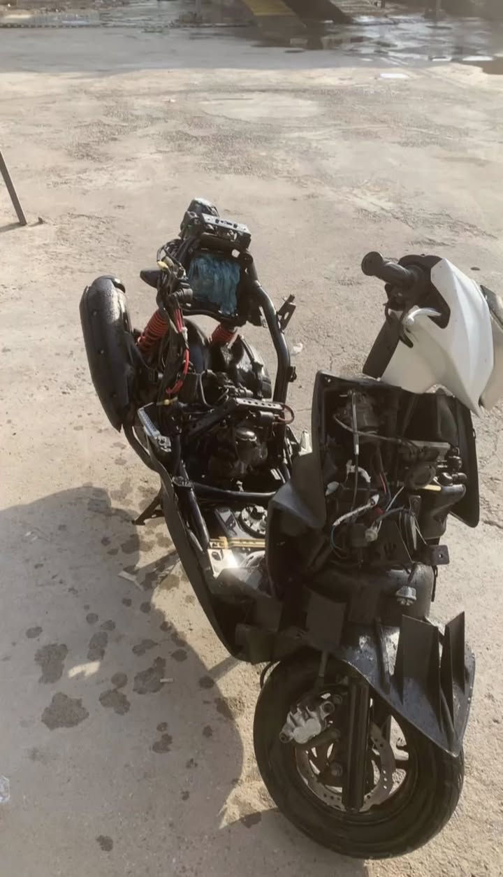 سلام عليكم دراجه GTR بلاديه برغي ما مفتوح بيها هاي مفصخه للغسل وترتيب دراجه مال بيت ما تعبانه موديل 2011 نقصها بس بجم سعر 750 وبيها مجال كفراتها صفاح موجوده رقمي ***********  واتساب موجود ماسنجر موجود عنواني بغداد الشعله
